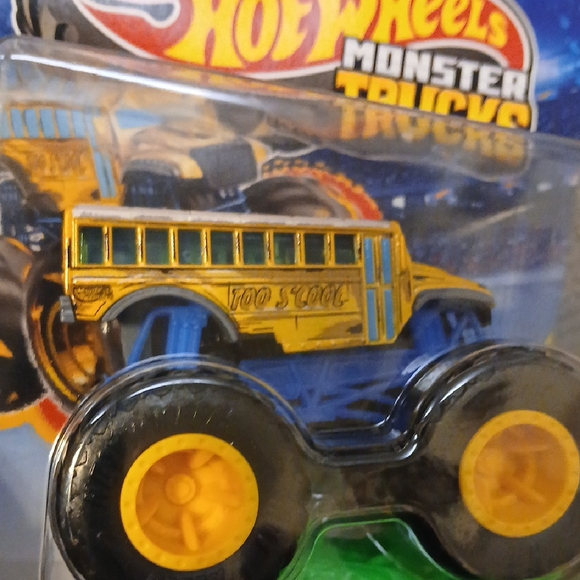 Hot WHEELS Monster Trucks TOO S'Cool Bus - Yellow and Blue 1/64 - Picture 1 of 7